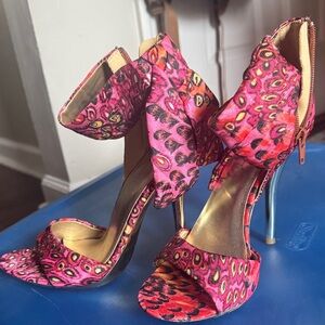Shi by JOURNEYS Pink and Gold Patterned Heels